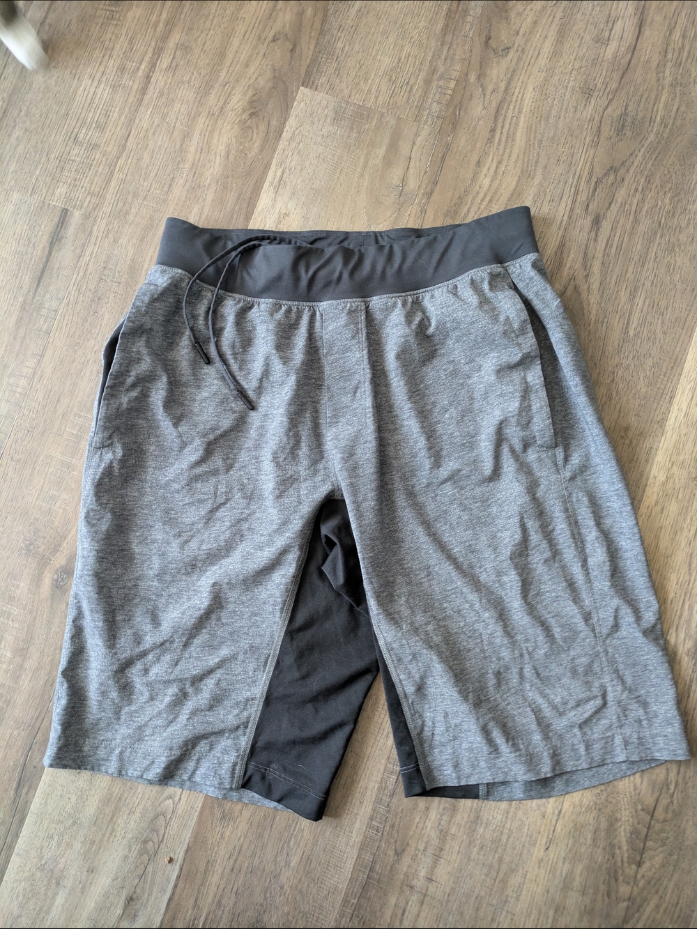 Lululemon Men's T.H.E Short Linerless 11" Gray & Black Shorts Sz M
